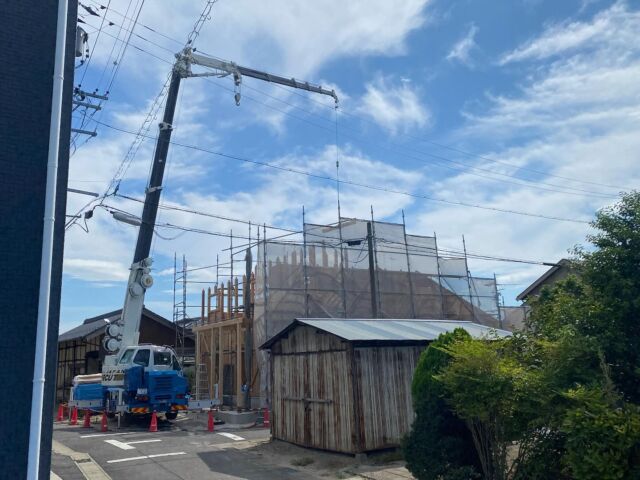『板倉の家』、建て方。

………………………………………… 愛知県稲沢市正明寺1丁目5-8 電話:0587-32-1006 mail:info@inatou.com 稲東建設株式会社 …………………………………………………  #稲沢市 #稲沢市求人 #稲沢市注文住宅 #稲沢市工務店 #稲沢市家づくり #稲沢市の工務店 #自然素材の家 #自然素材 #自然素材住宅 #自然素材の家づくり #正社員募集 #正社員 #急募 #急募中 #現場監督 #工事現場 #現場女子 #建設現場 #板倉の家 #杉の木 #癒し#建て方