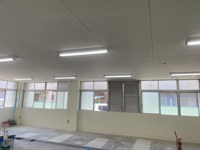 稲沢市内にて某学校の改修工事。完成間近です。熱中症には気をつけて安全第一で進めています。

………………………………………… 愛知県稲沢市正明寺1丁目5-8 電話:0587-32-1006 mail:info@inatou.com 稲東建設株式会社 …………………………………………………  #稲沢市 #稲沢市求人 #稲沢市注文住宅 #稲沢市工務店 #稲沢市家づくり #稲沢市の工務店 #自然素材の家 #自然素材 #自然素材住宅 #自然素材の家づくり #正社員募集 #正社員 #急募 #急募中 #現場監督 #工事現場 #現場女子 #建設現場 #板倉の家 #杉の木 #癒し