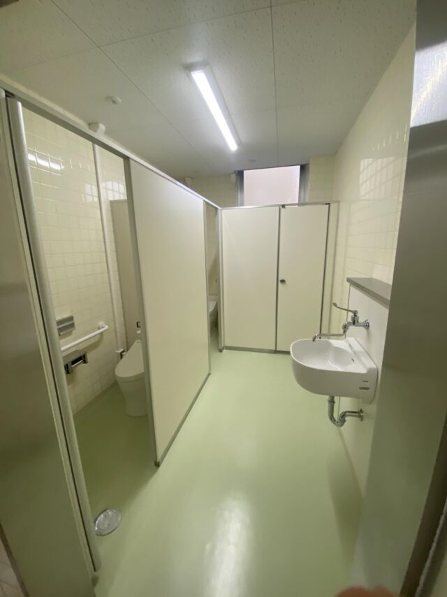 稲沢市内の中学校のトイレ改修工事が完了しました。

#稲沢市 #トイレ #改修工事 

………………………………………… 愛知県稲沢市正明寺1丁目5-8 電話:0587-32-1006 mail:info@inatou.com 稲東建設株式会社 …………………………………………………
